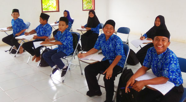 Beberapa alasan pentingnya belajar di pesantren